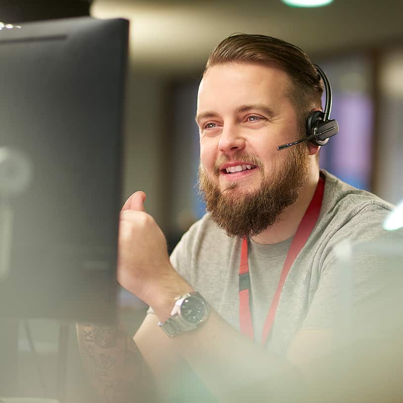 Mitarbeiter von Panvision berät Kunden zur Umsetzung von d.velop Software-Projekten